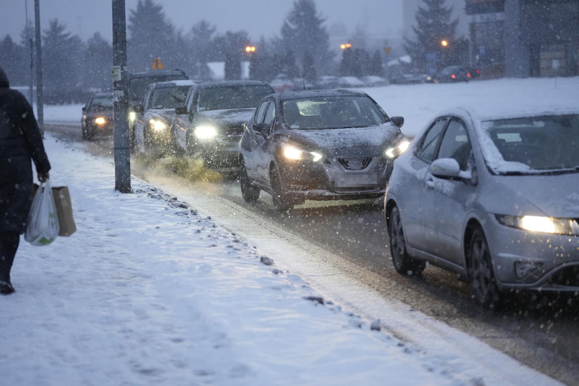 Śnieżyce przechodzą nad Polską. W Warszawie ogłoszono akcję ALFA