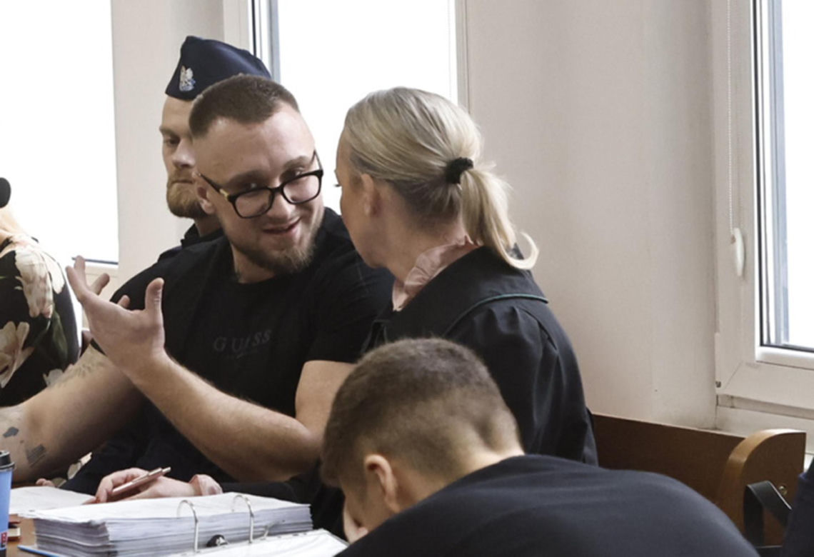 Łukasz Żak w sądzie. Sypie się linia obrony jego kolegów. Biegły: „Każdy ma obowiązek udzielenia pomocy”