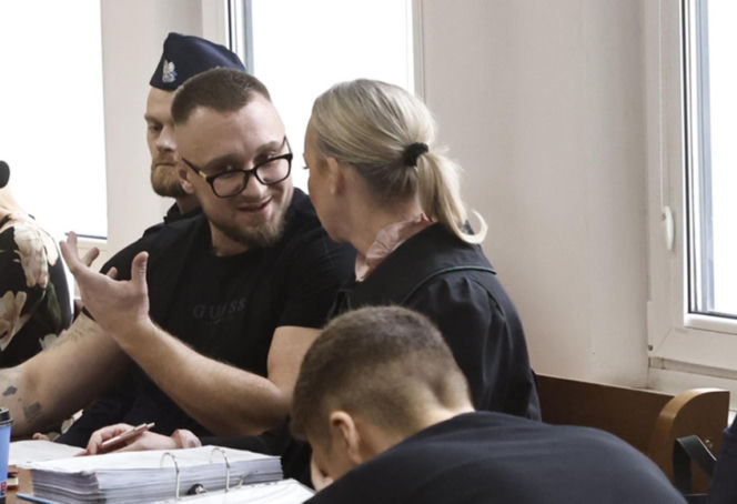 Łukasz Żak w sądzie. Sypie się linia obrony jego kolegów. Biegły: „Każdy ma obowiązek udzielenia pomocy”