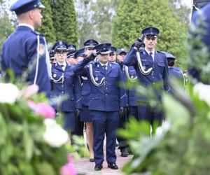 Tłumy pożegnały 23-letniego policjanta. Kacper zginął w tragicznym wypadku w Piasecznie
