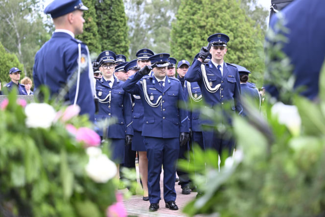 Tłumy pożegnały 23-letniego policjanta. Kacper zginął w tragicznym wypadku w Piasecznie