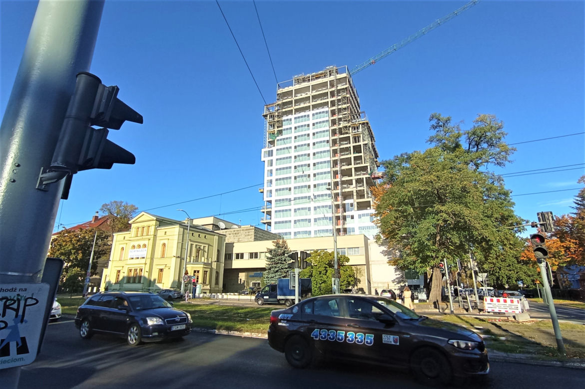 Dawny wieżowiec TVP zmienia się w apartamentowiec