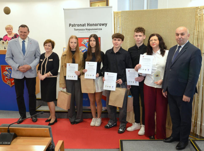 „Plastyczne Oscary” i mosty między pokoleniami. Wielki finał konkursów w ramach kampanii „Widzę – rozmawiam – reaguję” w Siedlcach