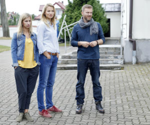 Blondynka 4 sezon. Andrzej Błażejczyk (Krystian Wieczorek), Jagna (Magdalena Schejbal), Sylwia (Joanna Moro)