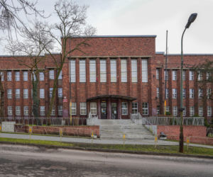 To największe miasto Zagłębia Dąbrowskiego. Czaruje pięknymi pałacami, ale też dworem i zamkiem!