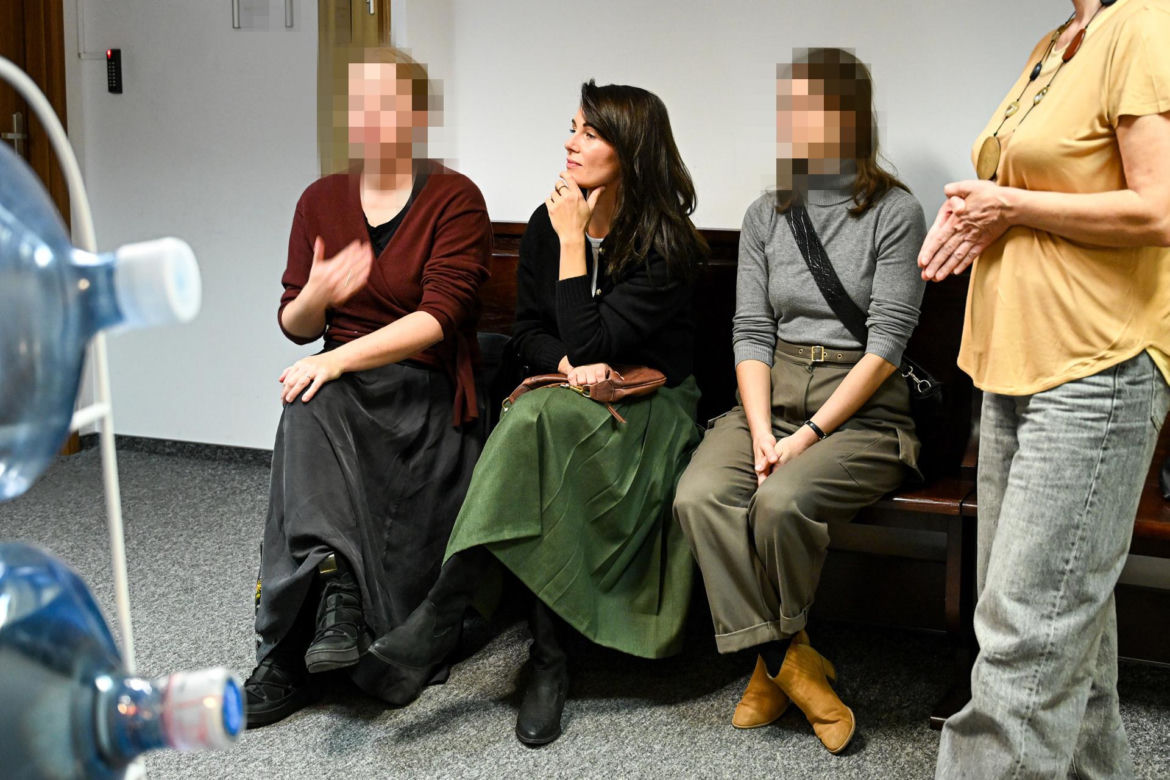 Katarzyna Wajda i Mateusz Wajda w sądzie