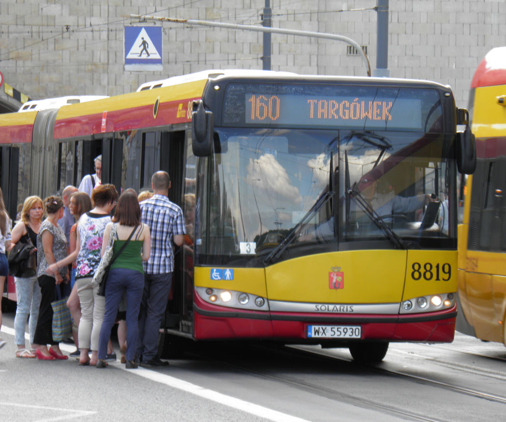 Według urzędu miasta autobusy ściśle przestrzegają rozkładu jazdy