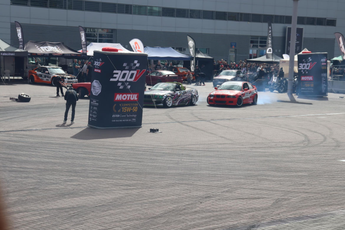 Poznań Motor Show 2024: Tak wyglądają pokazy driftu