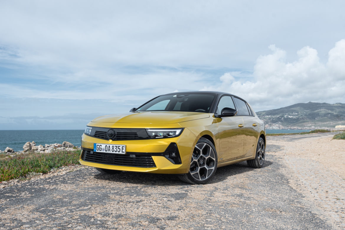 Opel Astra - hybryda, benzyna czy diesel?