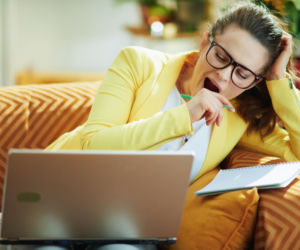 Zmęczenie po spotkaniach online to nie przypadek. Najnowsze badania wskazują zaskakującego winowajcę