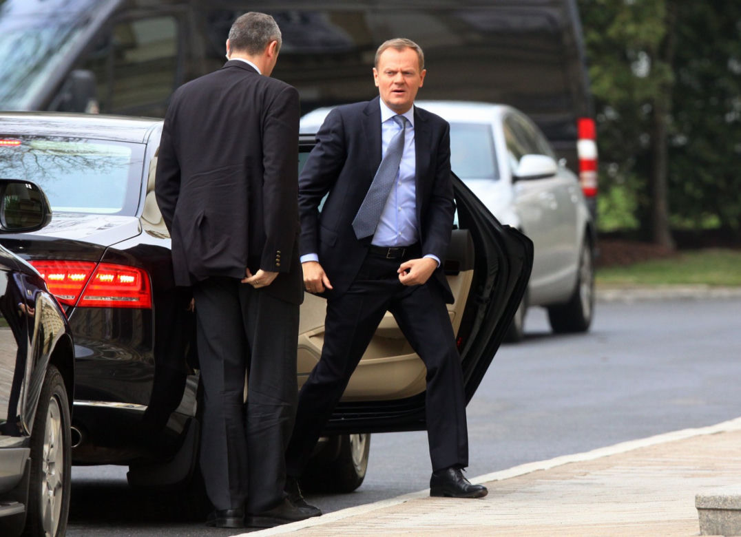 Premier Donald Tusk jest wożony Audi A8