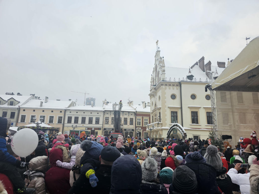 Jarmark Bożonarodzeniowy w Rzeszowie. Parada św. Mikołaj 2023 