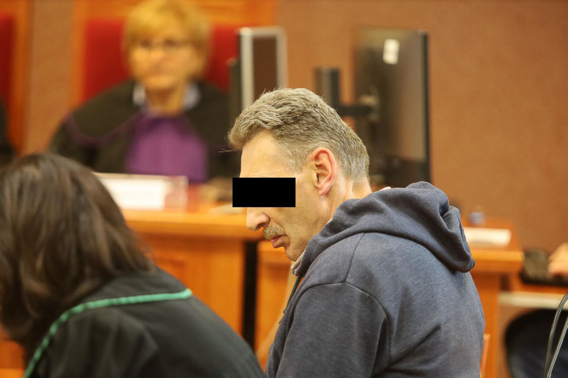 Zabił siekierą kolegę od kieliszka, napił się i poszedł spać