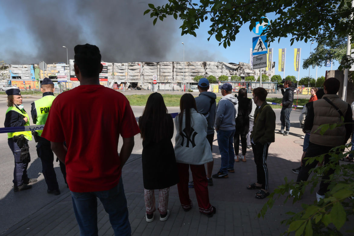 Pożar centrum handlowego w Warszawie