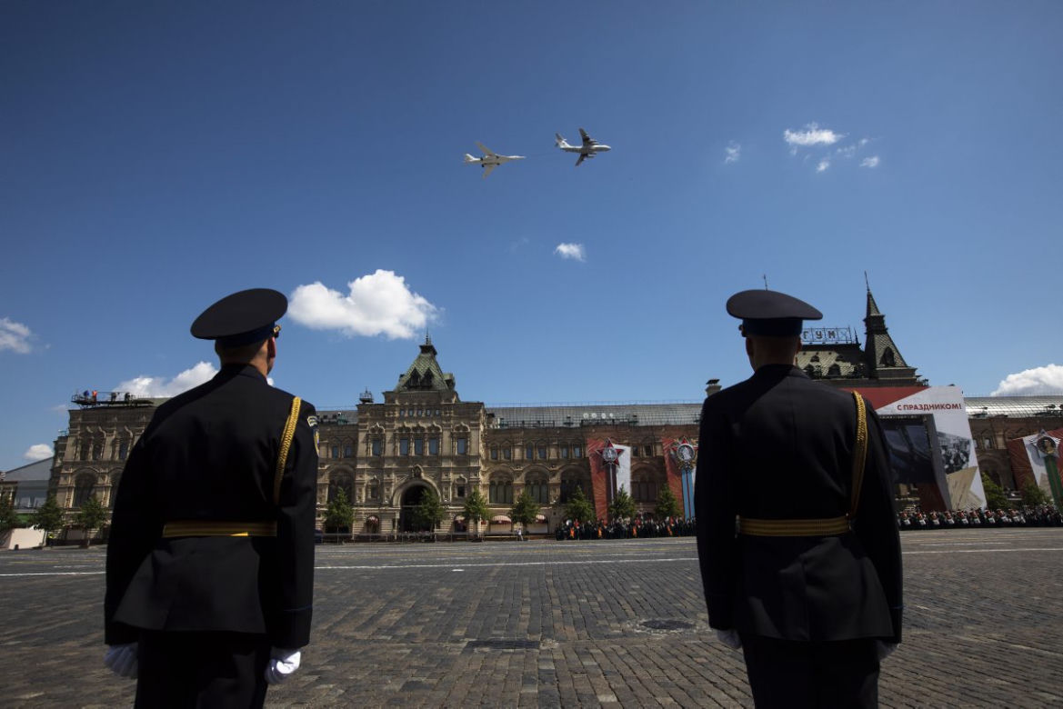 Dzień Zwycięstwa i WIELKA parada. Pomogą Putinowi w referendum?