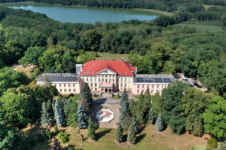 Idealny pomysł na jesienny wypad w Wielkopolsce. Odkryj pałac, w którym rolnik wyorał tysiącletni skarb