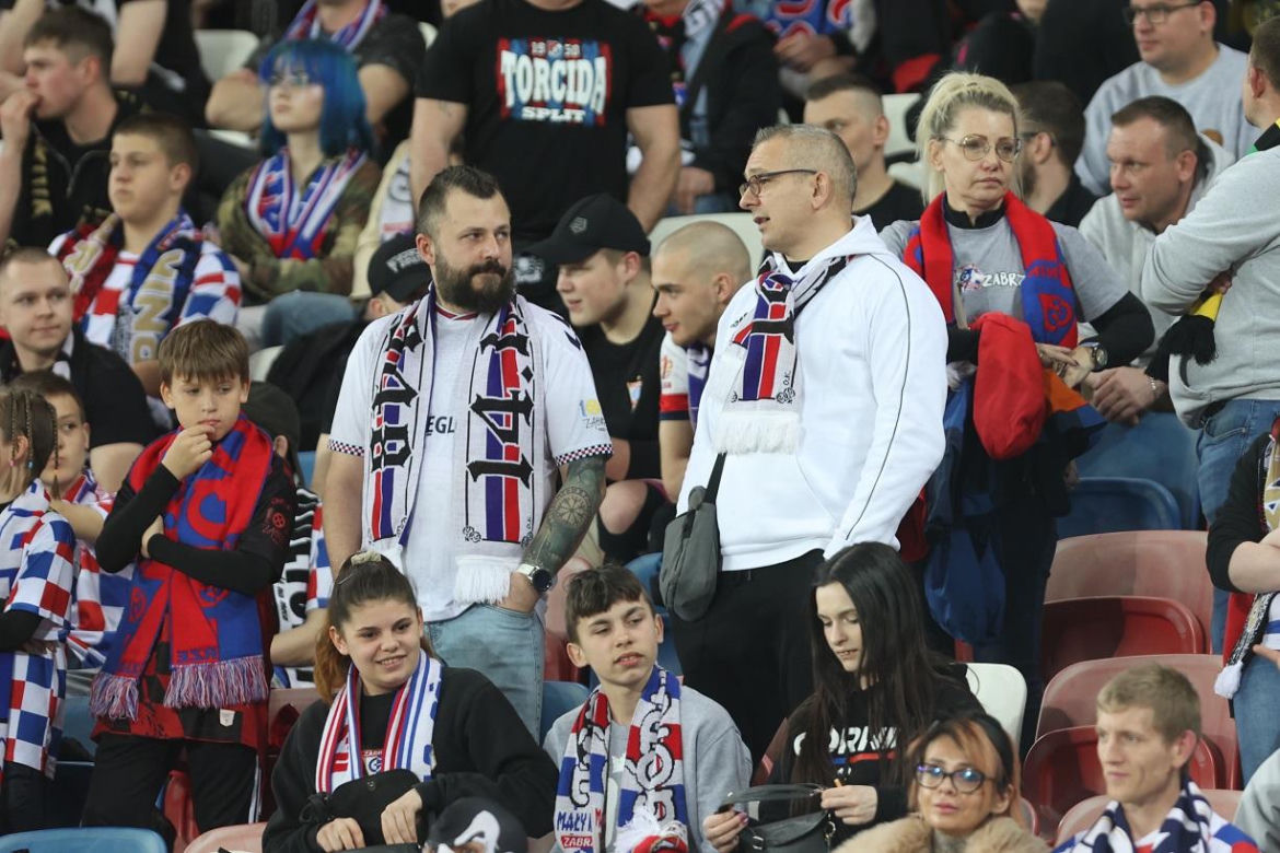 Kibice podczas meczu Górnik Zabrze - Legia Warszawa (01.04.2024)