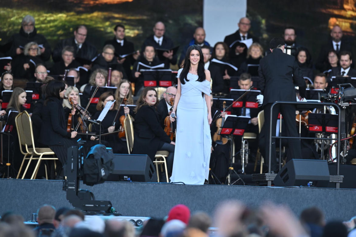 Roksana Węgiel podczas koncertu "Symfonia Miłosierdzia"
