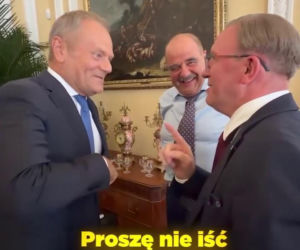 Artur Barciś chciał sprawdzić czy Tusk nosi perukę