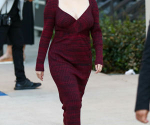 Selena Gomez prezentuje kobiece kształty