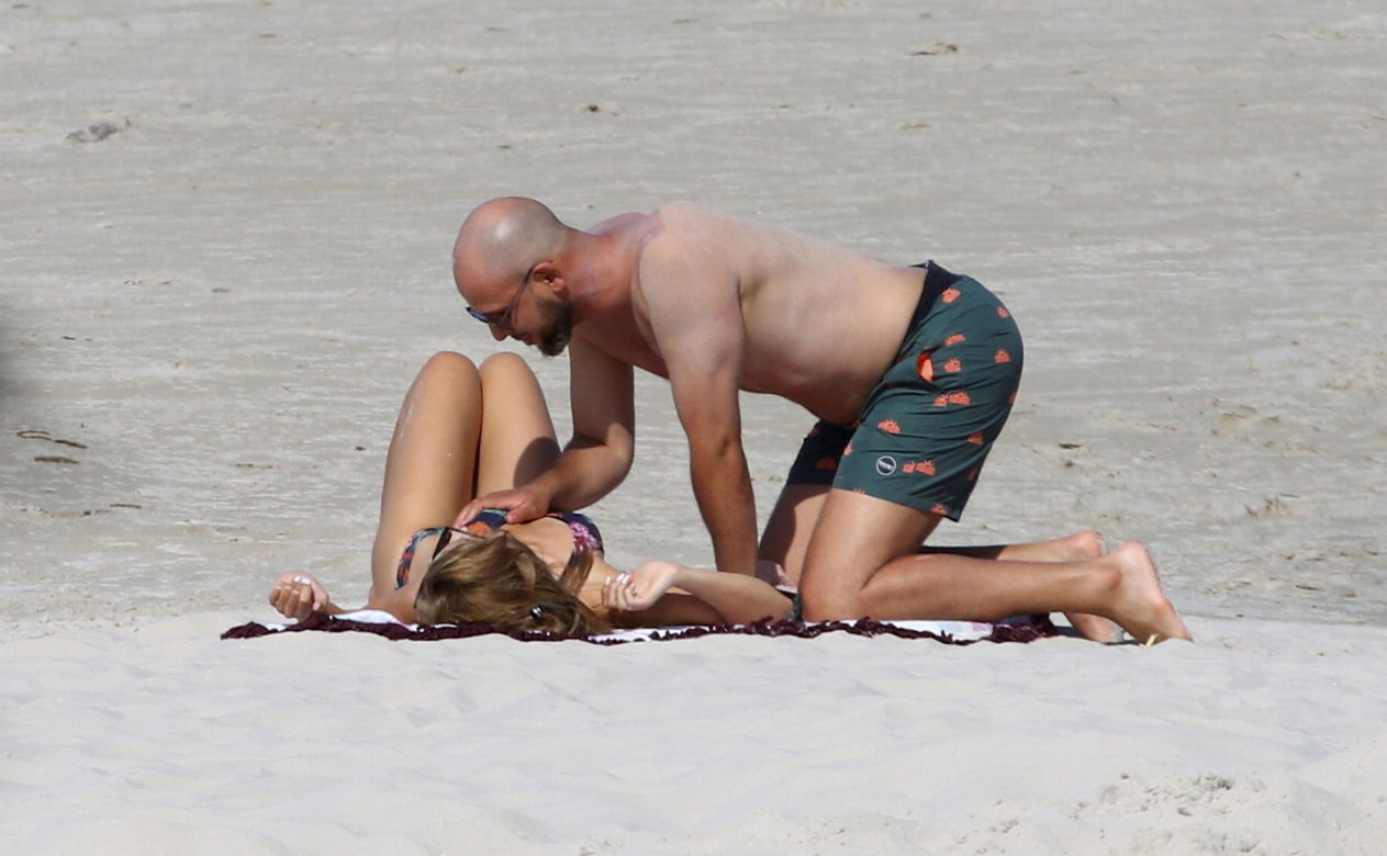 Agnieszka Kaczorowska: Bożenk z klanu baraszkuje na plaży