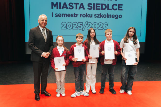 Najzdolniejsi uczniowie odebrali stypendia Prezydenta Miasta Siedlce