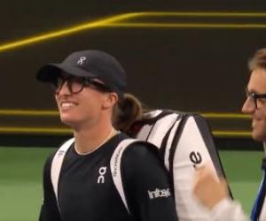 Iga Świątek w okularach