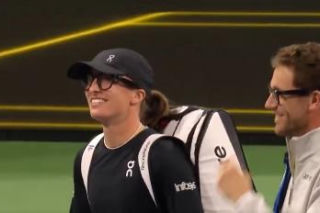 Iga Świątek w okularach