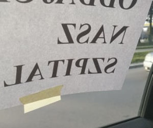 Protest przed szpitalem w Łomzy - NIE dla szpitala zakaźnego