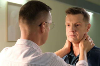 M jak miłość. Paweł po próbie samobójczej odrzuca pomoc. Zaskakująca interwencja brata