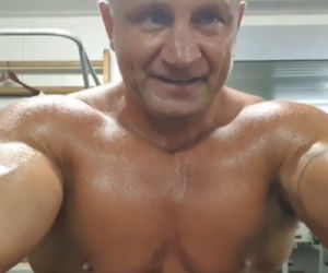 Mariusz Pudzianowski na siłowni
