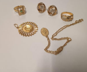 Rozpoznajesz te błyskotki? Policja poszukuje właścicieli bizuterii i kosztowności