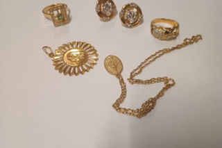 Rozpoznajesz te błyskotki? Policja poszukuje właścicieli bizuterii i kosztowności