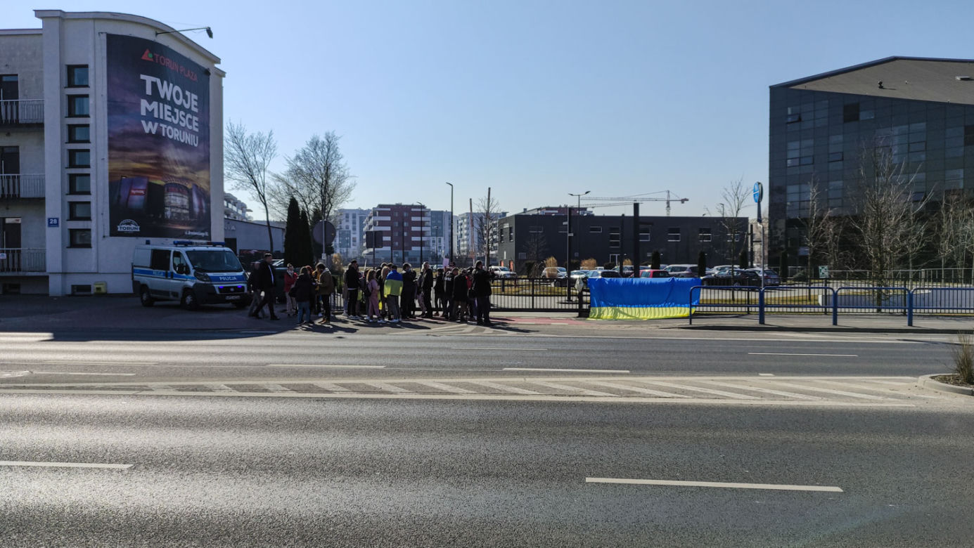 Protest pod siedzibą TZMO. Co dalej z Toruńskimi Zakładami Materiałów Opatrunkowych w Rosji?