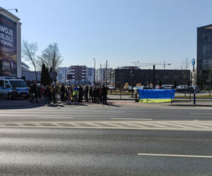 Protest pod siedzibą TZMO. Co dalej z Toruńskimi Zakładami Materiałów Opatrunkowych w Rosji?