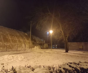 Jest! Zadaszenie nad lodowiskiem w Lesznie znów stoi [ZDJĘCIA]