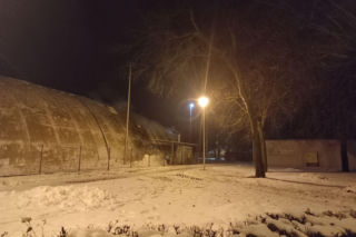 Jest! Zadaszenie nad lodowiskiem w Lesznie znów stoi [ZDJĘCIA]