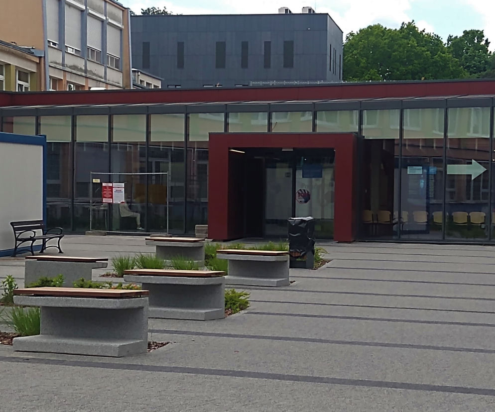 Zabrakło drugich dawek szczepionek dla pracowników UMK w Toruniu [AUDIO]