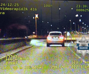 „Mikołaj” z Radomia zamienił seata w choinkę. Policjanci zdębieli