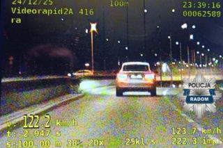 „Mikołaj” z Radomia zamienił seata w choinkę. Policjanci zdębieli