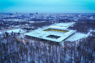 Cztery nachylone trybuny i zadaszona kolumnada słupów. Arena Katowice zgłoszona do Stadium of the Year 2025