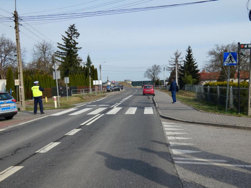 Wypadek w Brwinowie. 12-latka potrącona na pasach