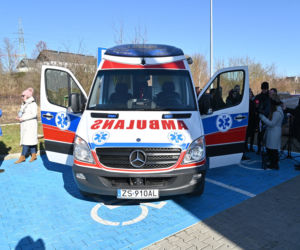 Ambulans i środki medyczne jadą na Ukrainę. Tak pomaga Pomorze Zachodnie