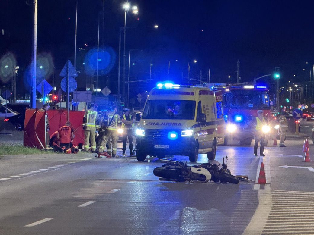 Dramat na Bemowie. Busem wjechał w motocyklistę i uciekł