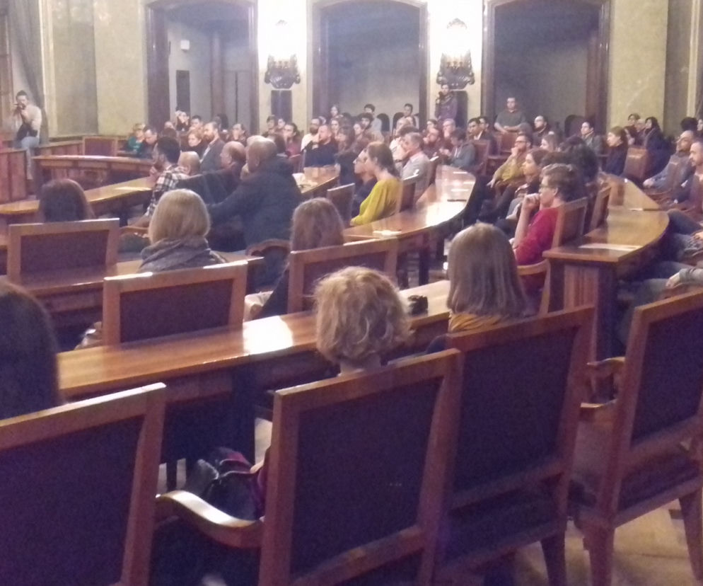 Magistracka sala obrad była pełna osób wyznania muzułmańskiego, blogerów, aktywistów, urzędników i zwykłych Krakowian