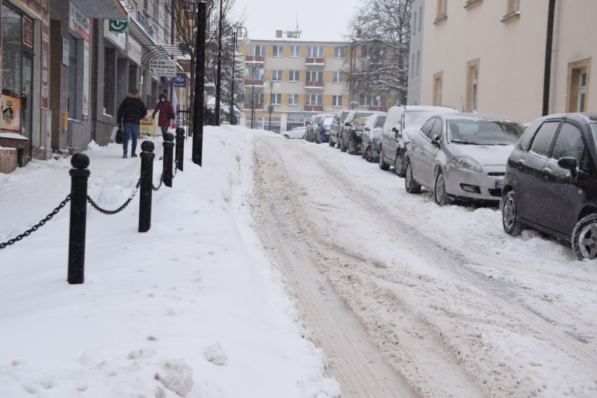 Zima nie odpuszcza. Pogodowy armagedon w podkarpackich miastach [ZDJĘCIA]