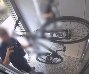Dźgał nożem w kamerę w windzie! Miasto pokazało szokujące nagrania