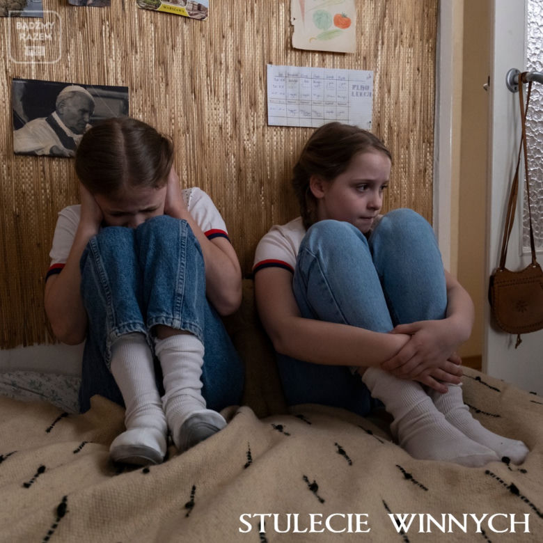 Stulecie Winnych 4 odc. 43. Julia (Nadia Głazińska), Ula (Sabina Bendarz)