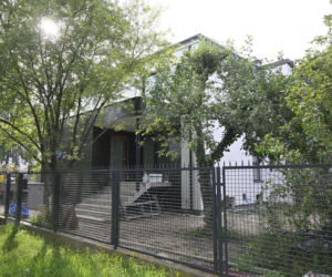 Smutny widok domu Kaczyńskiego. Willa na Żoliborzu się sypie