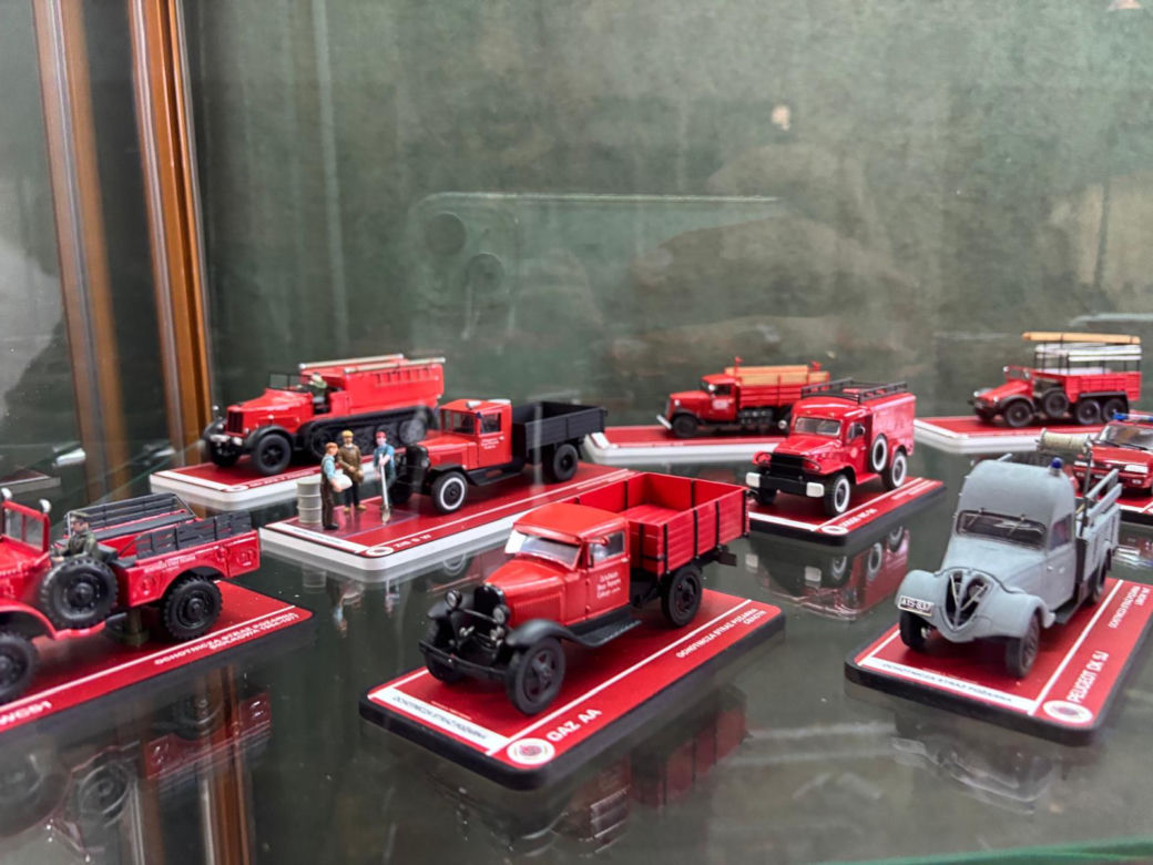 Miniaturowe samochody w Miasteczku Galicyjskim w Nowym Sączu